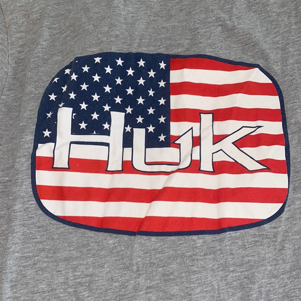 Men’s Huk t-shirt.